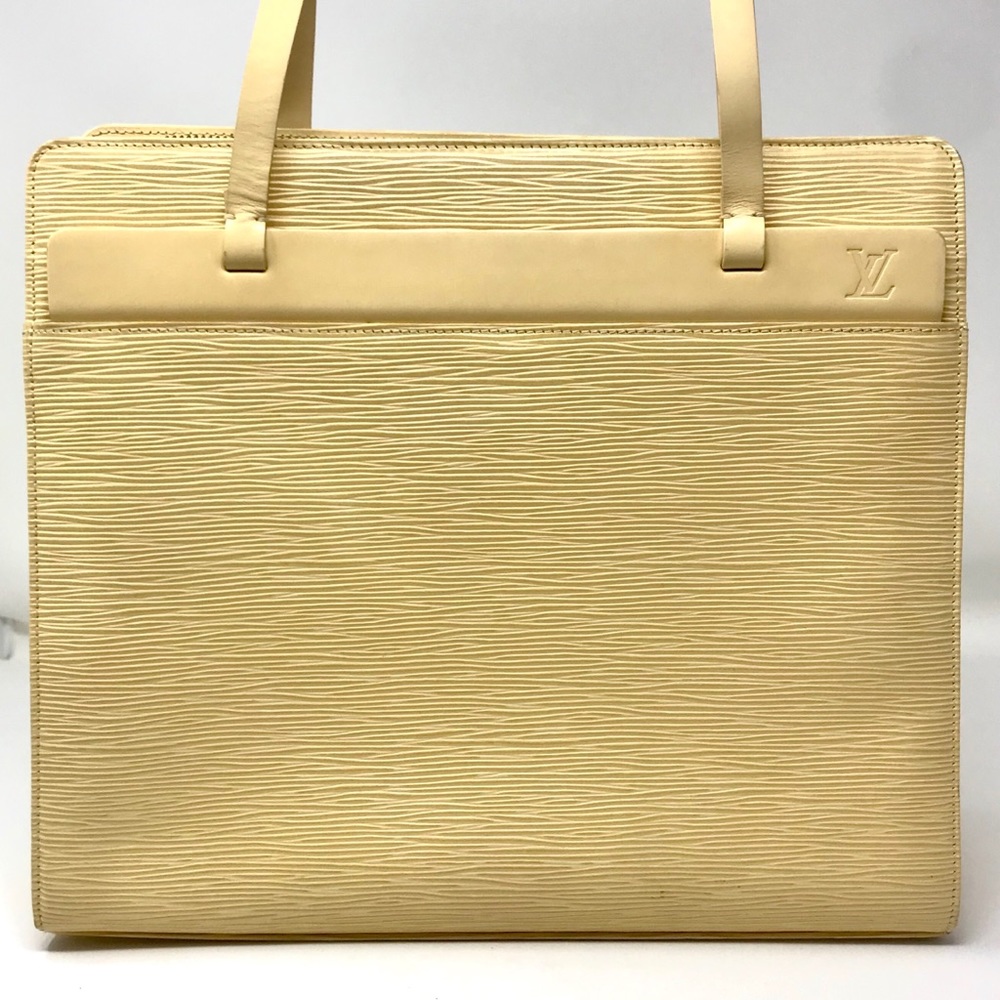 *SOLD* Louis Vuitton Vanilla Epi Croisette w/ Box/Dustbag - Picture 3 of 13